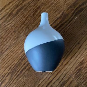 At Home Accents - At Home Vase Black and White At Home Accents - At Home Vase Black and White